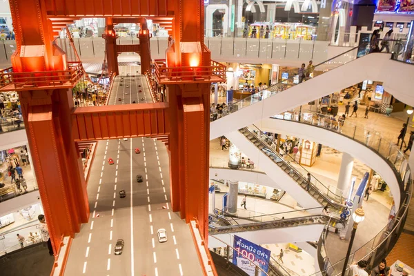 Khorat Tailandia Circa Noviembre 2017 Imitación Puente Puerta Dorada Cine — Foto de Stock