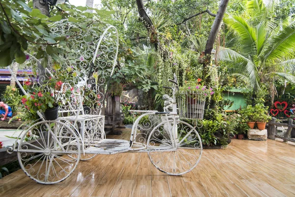 Khorat Thailandia Circa Novembre 2017 Ricksha Decorativo Biciclette Nel Giardino — Foto Stock