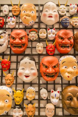 Khorat, Tayland, Kasım 2017 yaklaşık: Japon maskeleri alışveriş merkezi Terminal 21 Tokyo düzeyinde.