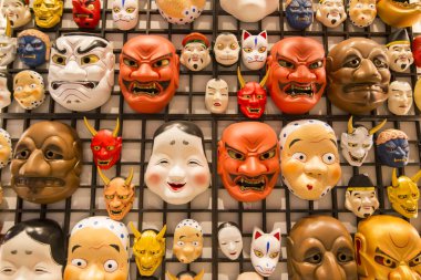 Khorat, Tayland, Kasım 2017 yaklaşık: Japon maskeleri alışveriş merkezi Terminal 21 Tokyo düzeyinde.