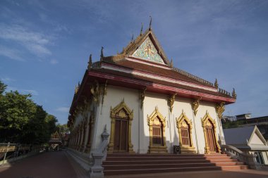 Khorat, Tayland, Kasım 2017 yaklaşık: Şehir Khorat tapınakta Wat Phra Narai Maharat veya Nakhon Ratchasima Isan içinde.