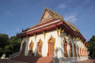 Khorat, Tayland, Kasım 2017 yaklaşık: Şehir Khorat tapınakta Wat Phra Narai Maharat veya Nakhon Ratchasima Isan içinde.