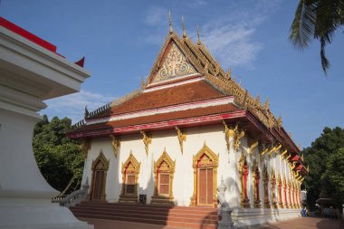 Khorat, Tayland, Kasım 2017 yaklaşık: Şehir Khorat tapınakta Wat Phra Narai Maharat veya Nakhon Ratchasima Isan içinde.