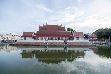 Khorat, Tayland, Kasım 2017 yaklaşık: Wat Phra Narai Maharat tapınak Khorat şehirde veya Nakhon Ratchasima Isan içinde.