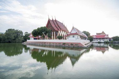 Khorat, Tayland, Kasım 2017 yaklaşık: Wat Phra Narai Maharat tapınak Khorat şehirde veya Nakhon Ratchasima Isan içinde.