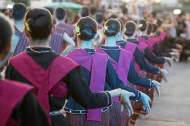 geleneksel Tay dans Festivali'nde geleneksel fil yuvarlak kadar Tayland Isan Surin şehir. Tayland, bir, Surin, Kasım, 2017