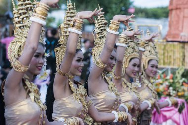 Tay dans kadınların geleneksel fil yuvarlak kadar festivalde Isan Surin şehir Tayland geleneksel giymiş. Tayland, bir, Surin, Kasım, 2017