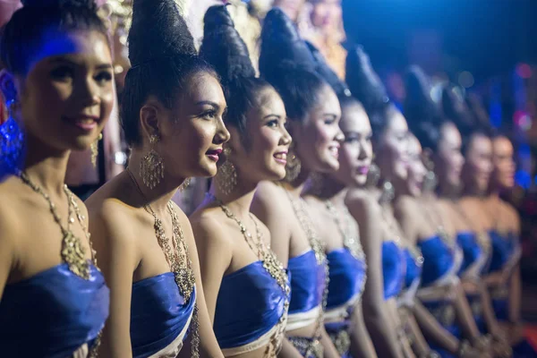 Mujeres Danza Tailandesa Vestidas Tradicionales Tradicional Elephant Festival Ciudad Surin — Foto de Stock