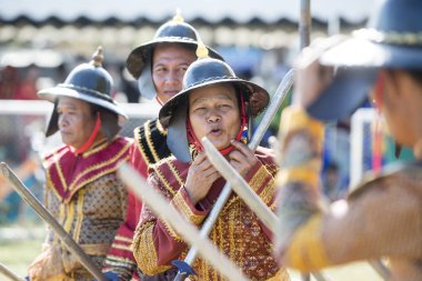 Fil Fuarı geleneksel fil yuvarlak kadar Festival Tayland Isan Surin Şehir Stadyumu'nda tarihi savaşçılar. Tayland, bir, Surin, Kasım, 2017