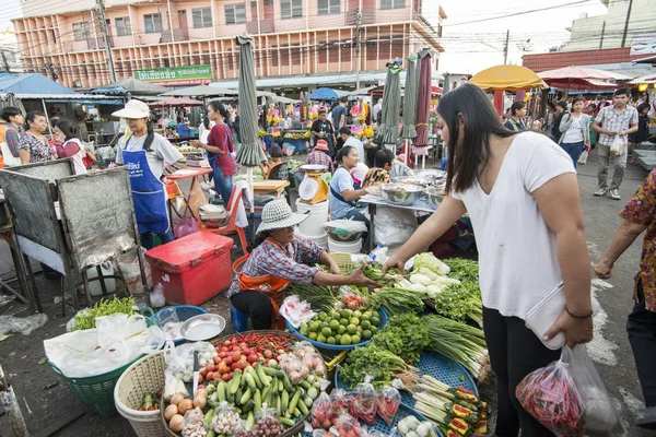 在泰国东北部的一座城市的钟楼上 古老的城市食品市场 2017年11月 — 图库照片