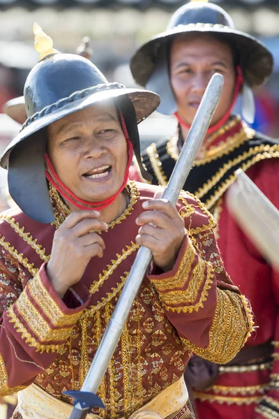 Fil Fuarı geleneksel fil yuvarlak kadar Festival Tayland Isan Surin Şehir Stadyumu'nda tarihi savaşçılar. Tayland, bir, Surin, Kasım, 2017