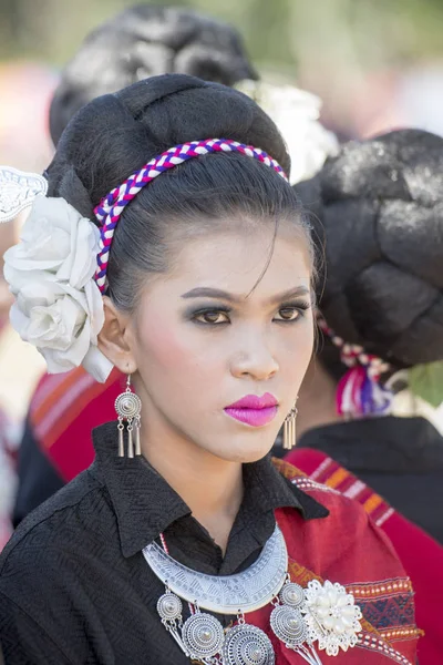 Traditionella Klädda Thailändska Dans Kvinnor Traditionella Elefant Runda Upp Festivalen — Stockfoto