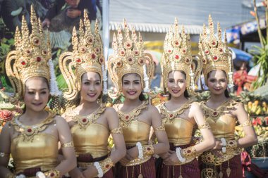 geleneksel Tay dans Festivali'nde geleneksel fil yuvarlak kadar Tayland Isan Surin şehir. Tayland, bir, Surin, Kasım, 2017