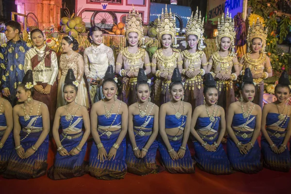 Traditionella Klädda Thailändska Dans Kvinnor Traditionella Elefant Runda Upp Festivalen — Stockfoto