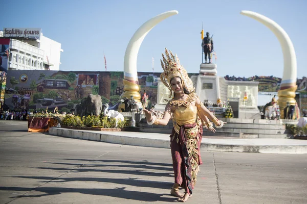 Danza Tailandesa Tradicional Monumento Phaya Surin Pakdee Tradicional Festival Ronda — Foto de Stock