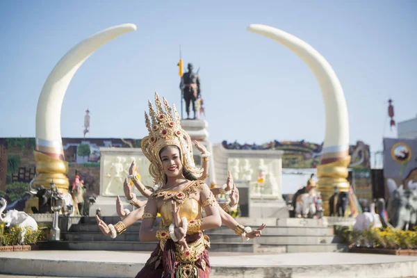 Danza Tailandesa Tradicional Monumento Phaya Surin Pakdee Tradicional Festival Ronda — Foto de Stock