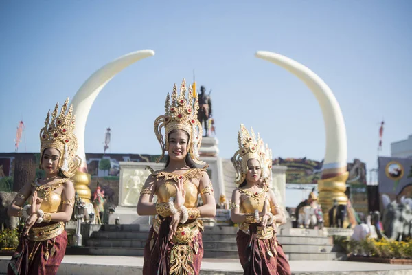 Tradicional Thai Dance Phaya Surin Pakdee Monumento Tradicional Elephant Festival — Fotografia de Stock