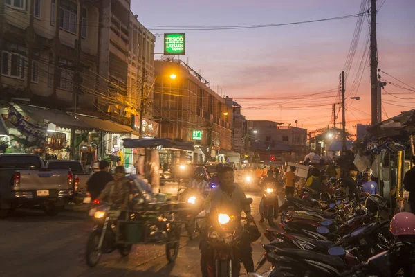 Isan Tayland Surin şehir yol köşesinde. Tayland, bir, Surin, Kasım, 2017