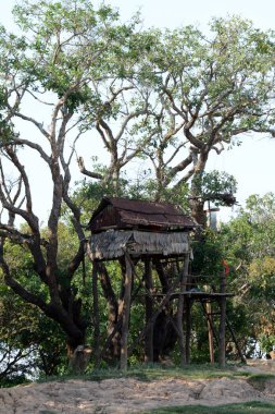 Kamboçya Siem Reap, Nisan 2014: ahşap Lake Village: Kompong Pluk Lake Tonle Sap Batının Kamboçya Siem Riep şehir yakınındaki evinde.   