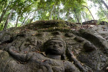Khmer taş bin lingas Kbal Spean 50 km nehirde Angkor Temple City kuzeydoğusunda oyma Siem Reap Kamboçya Batı yakın:. 
