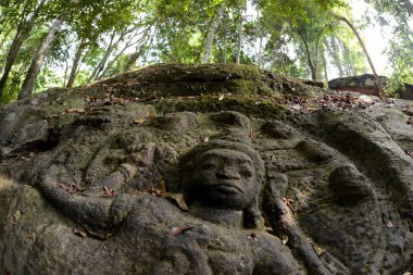 Khmer taş bin lingas Kbal Spean 50 km nehirde Angkor Temple City kuzeydoğusunda oyma Siem Reap Kamboçya Batı yakın:. 
