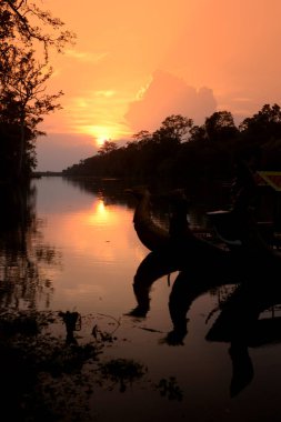 Kanal veya nehir Temple City Angkor Kamboçya Batı yakınındaki Siem Reap şehir Angkor Tom şehir Güney kapısında