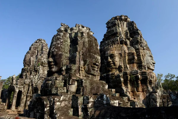 Stenen Står Inför Vid Bayon Templet Tempel Ruiner Angkor Thom — Stockfoto