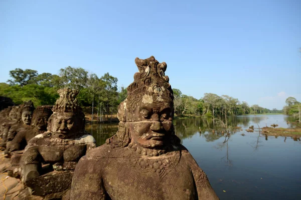 Kambodży Siem Reap Kwietnia 2014 Mostu Południowej Bramy Miasta Angkor — Zdjęcie stockowe