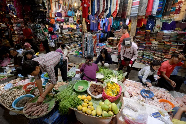 Camboya Siem Reap Abril 2014 Mercado Alimentos Boutiques Psar Chaa — Foto de Stock