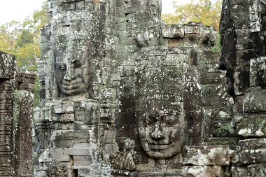 Taş Bayon tapınakta Tempel kalıntıları, Angkor Thom Temple City Angkor Kamboçya Batı yakınındaki Siem Reap şehir içinde yüz.
