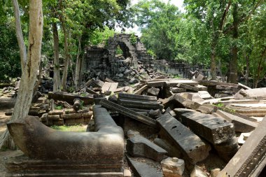 Tempel kalıntıları, Beng Mealea 32 Km kuzeyinde Angkor Temple City Batının Kamboçya Siem Reap şehir yakınında, görüntüleme.