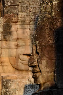 Taş Bayon tapınakta Tempel kalıntıları, Angkor Thom Temple City Angkor Kamboçya Batı yakınındaki Siem Reap şehir içinde yüz.