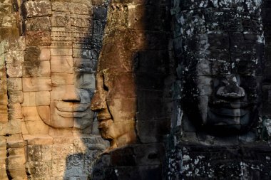 Taş Bayon tapınakta Tempel kalıntıları, Angkor Thom Temple City Angkor Kamboçya Batı yakınındaki Siem Reap şehir içinde yüz.