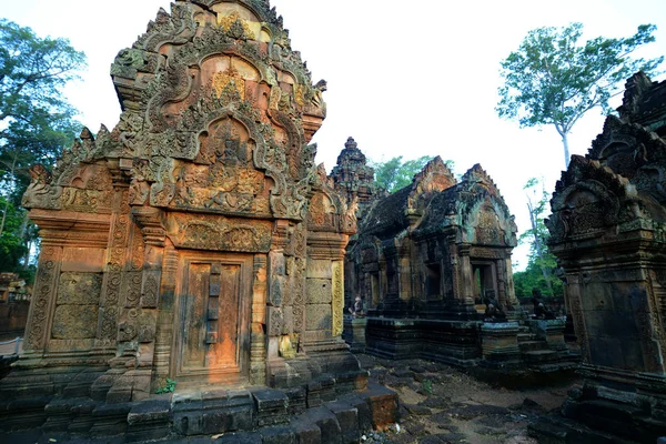 テンペル遺跡のバンテアイ スレイ約 アンコール カンボジアの西のシェムリ アップ市近くの寺市北 — ストック写真