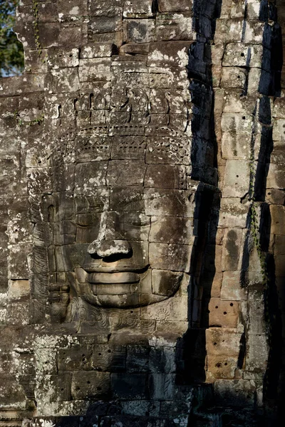 Stenen Står Inför Vid Bayon Templet Tempel Ruiner Angkor Thom — Stockfoto