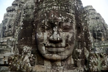 Taş Bayon tapınakta Tempel kalıntıları, Angkor Thom Temple City Angkor Kamboçya Batı yakınındaki Siem Reap şehir içinde yüz.