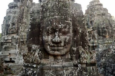 Taş Bayon tapınakta Tempel kalıntıları, Angkor Thom Temple City Angkor Kamboçya Batı yakınındaki Siem Reap şehir içinde yüz.