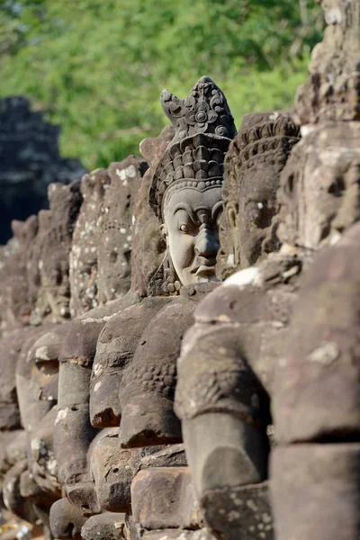 Kambodja Siem Reap April 2014 Sten Ansikte Vid Bron Över — Stockfoto