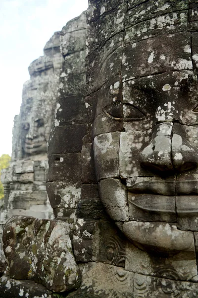 バイヨン寺院の石の顔 テンペル遺跡のアンコールトム アンコール カンボジアの西のシェムリ アップ市近くの寺市 — ストック写真