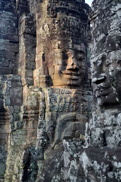 拜杨寺的石脸在柬埔寨西部暹粒城市吴哥寺城附近的吴哥坦普尔遗址 — 图库照片