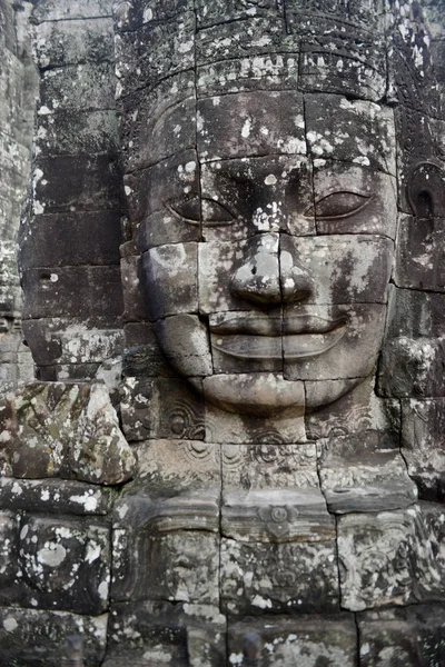 バイヨン寺院の石の顔 テンペル遺跡のアンコールトム アンコール カンボジアの西のシェムリ アップ市近くの寺市 — ストック写真