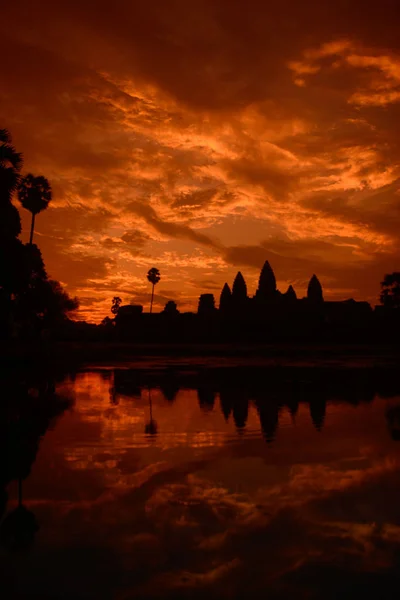 Soluppgång Vid Angkor Wat Templet Det Tempelstaden Angkor Nära Staden — Stockfoto