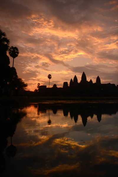 Soluppgång Vid Angkor Wat Templet Det Tempelstaden Angkor Nära Staden — Stockfoto