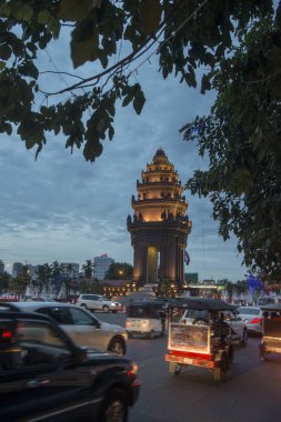 Kamboçya, Phnom Penh, 16 Aralık 2017: Sihanouk Boulevard Bağımsızlık Anıtı