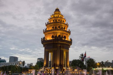 Kamboçya, Phnom Penh, 16 Aralık 2017: Sihanouk Boulevard Bağımsızlık Anıtı