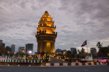 Kamboçya, Phnom Penh, 16 Aralık 2017: Sihanouk Boulevard Bağımsızlık Anıtı