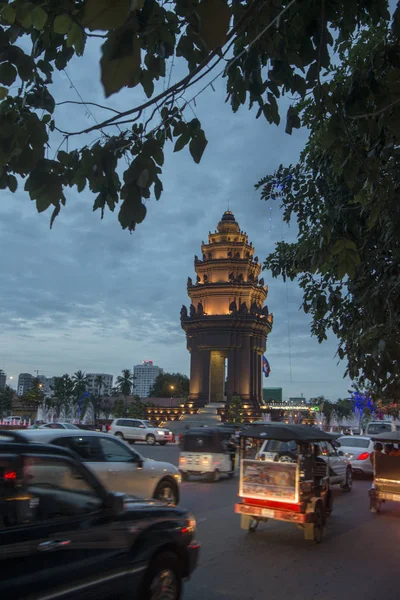 Camboja Phnom Penh Dezembro 2017 Monumento Independência Sihanouk Boulevard — Fotografia de Stock