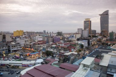 Kamboçya, Phnom Penh - 16 Aralık 2017: şehir manzaralı Psar Thmei Pazar ile yukarıdan görüntülemek