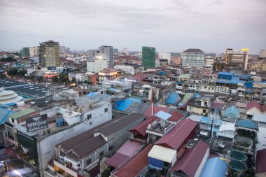 Kamboçya, Phnom Penh - 16 Aralık 2017: şehir manzaralı Psar Thmei Pazar ile yukarıdan görüntülemek