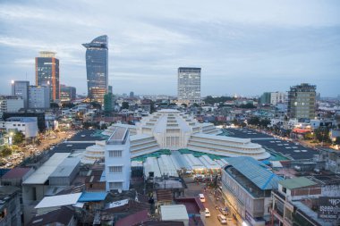 Kamboçya, Phnom Penh - 16 Aralık 2017: şehir manzaralı Psar Thmei Pazar ile yukarıdan görüntülemek